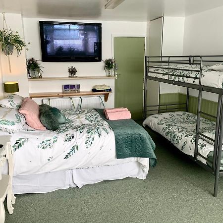 Barrs Court Beds Bed and Breakfast Warmley Εξωτερικό φωτογραφία