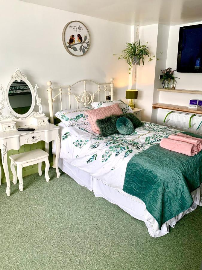 Barrs Court Beds Bed and Breakfast Warmley Εξωτερικό φωτογραφία