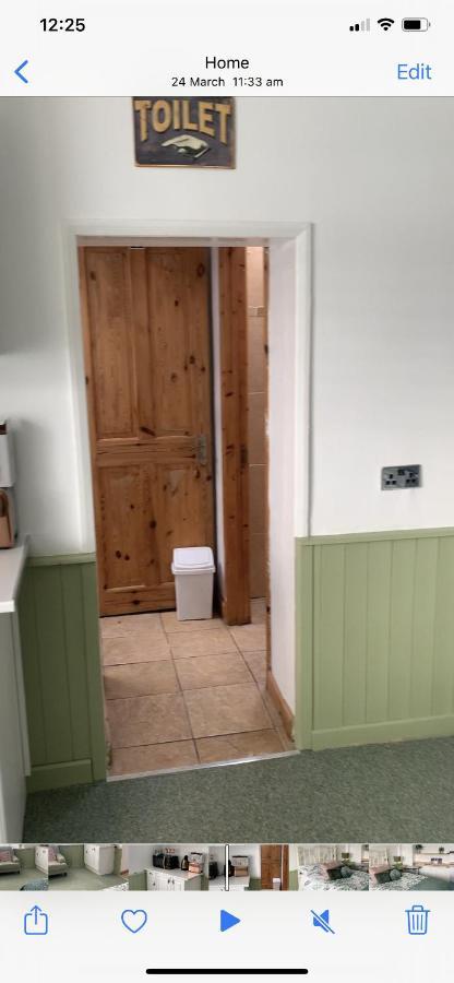 Barrs Court Beds Bed and Breakfast Warmley Εξωτερικό φωτογραφία