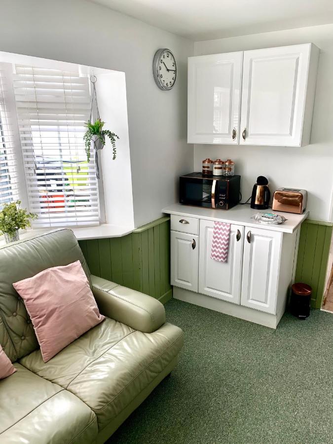 Barrs Court Beds Bed and Breakfast Warmley Εξωτερικό φωτογραφία